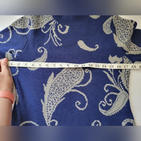 Liz Claiborne Chic Blue and Grey Paisley Short Sleeve Sweater Dress - Picture 5 of 9